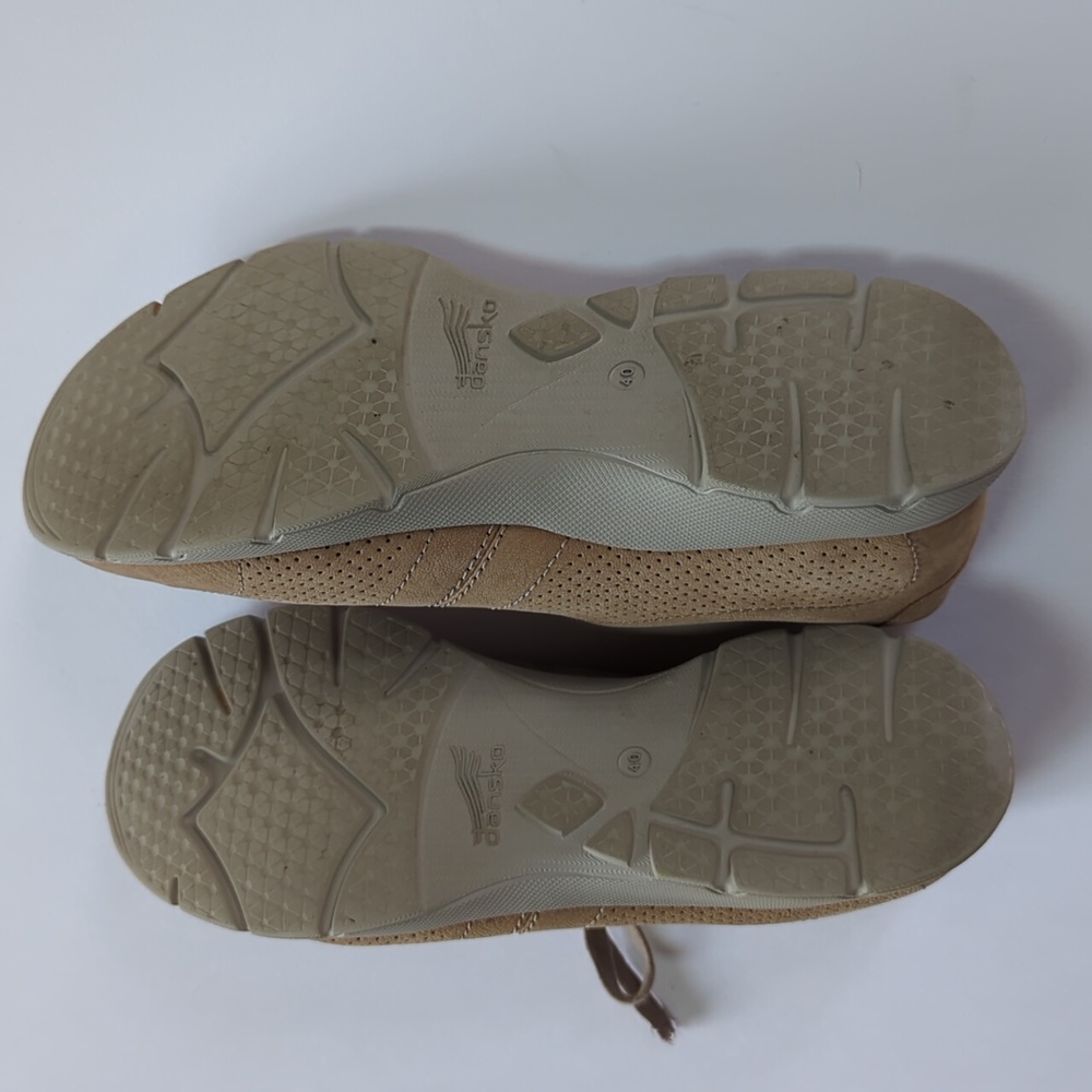 Dansko, Alissa, tan/ khaki walking shoe. Sz 10. (40) - Picture 7 of 12